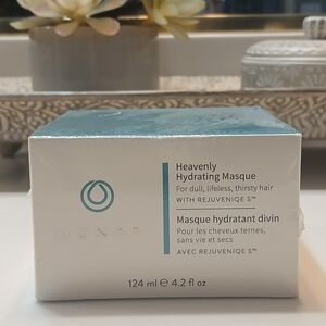 MONAT Heavenly Hydrating Masque - Blue and White